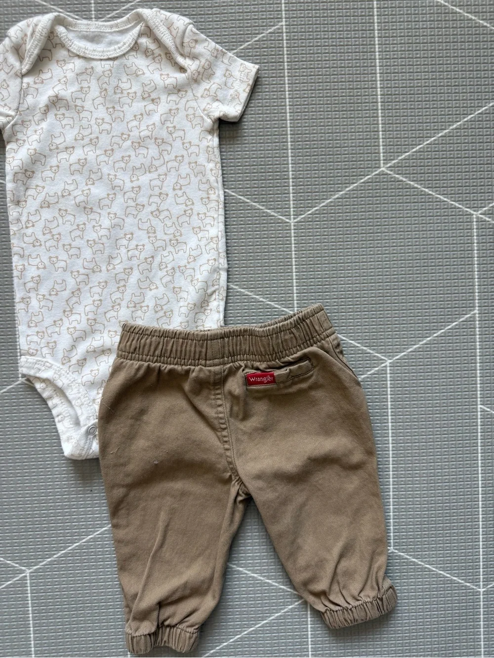 Wrangler|Baby boy set,Khaki Elastic Waist Pants & white bear print onesie•6-9M